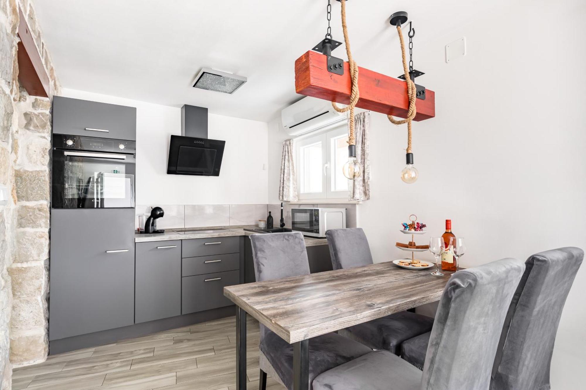 Heritage Apartman Geza In Centar With Private Parking Kaštela Zewnętrze zdjęcie