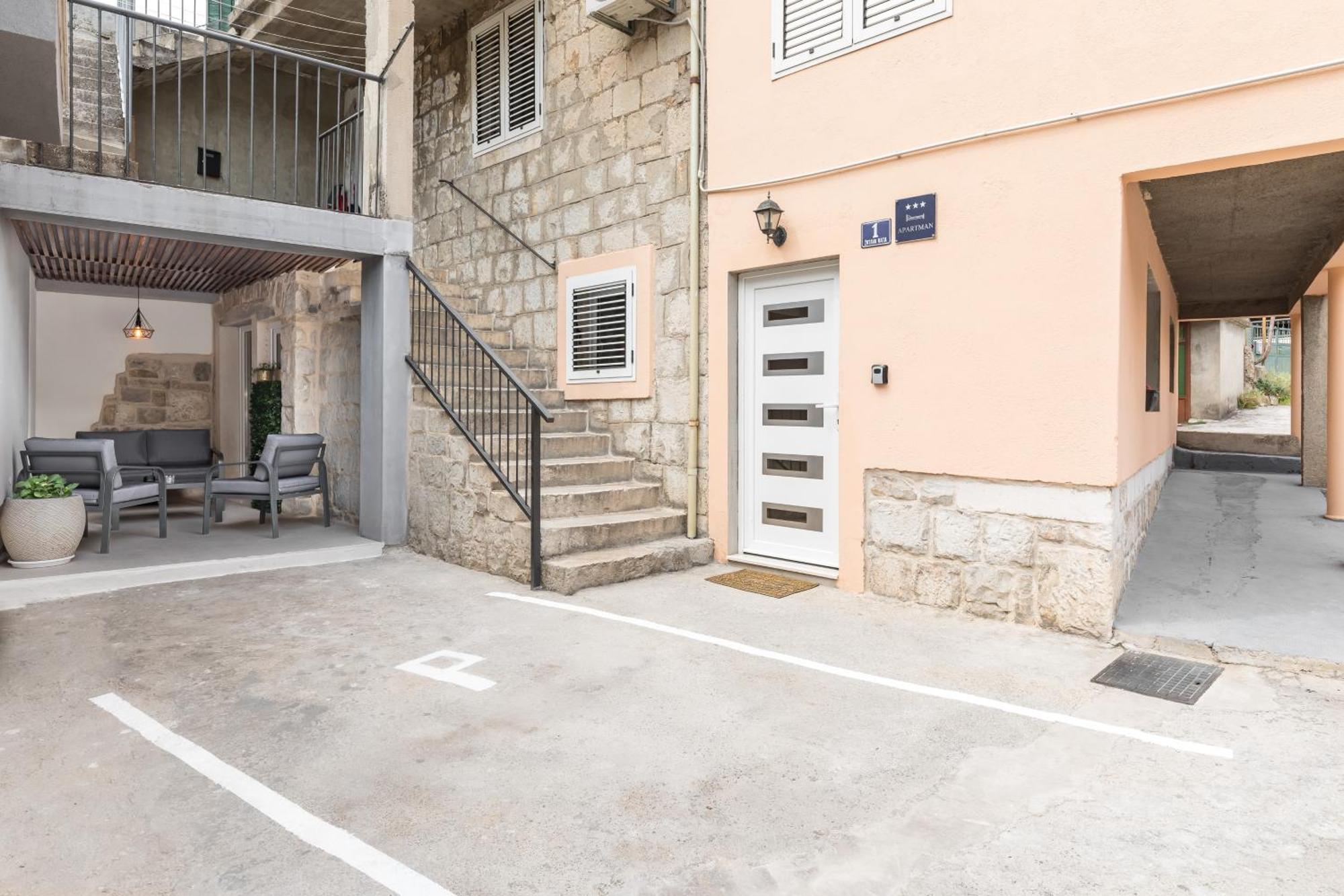 Heritage Apartman Geza In Centar With Private Parking Kaštela Zewnętrze zdjęcie