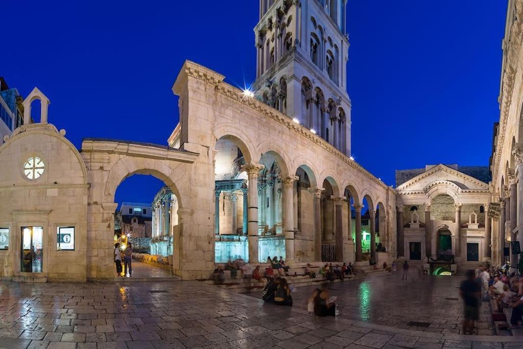 Heritage Apartman Geza In Centar With Private Parking Kaštela Zewnętrze zdjęcie