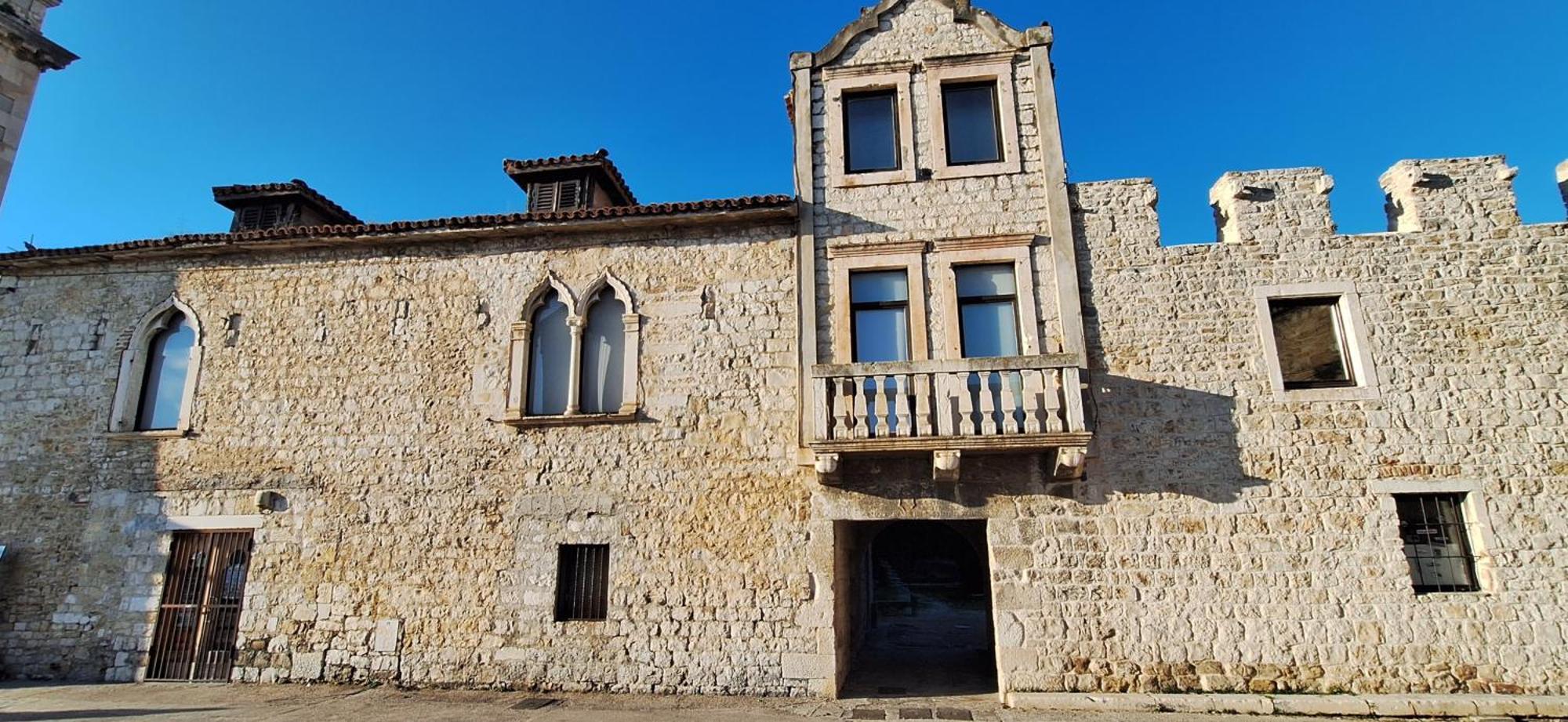 Heritage Apartman Geza In Centar With Private Parking Kaštela Zewnętrze zdjęcie